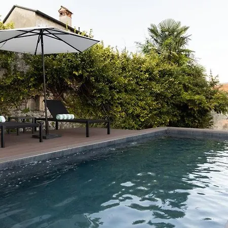 Issima - The Castello Holiday home *